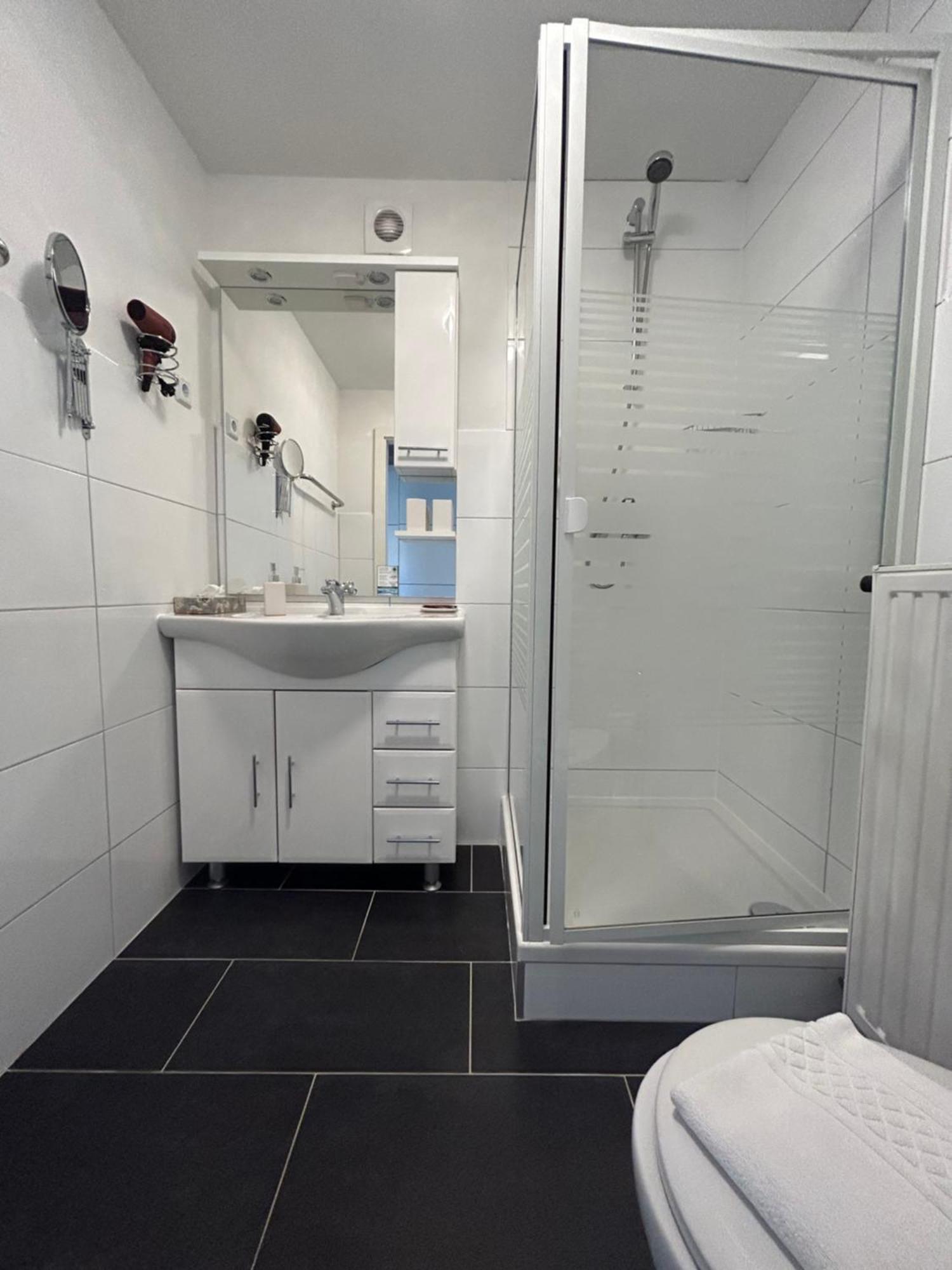 Hotel Hasselberg ไคเซอร์สเลาเทิร์น ภายนอก รูปภาพ